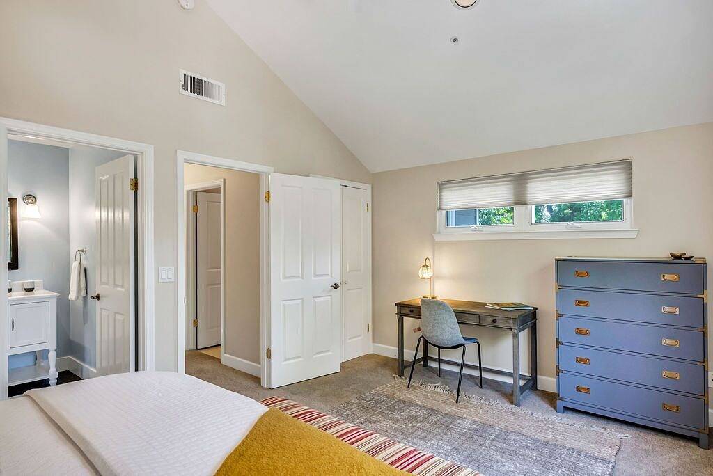 Creekside Cottage ~ Gorgeous cottage just 3 blocks from the Historic Sonoma Plaz in Sonoma, California North Coast