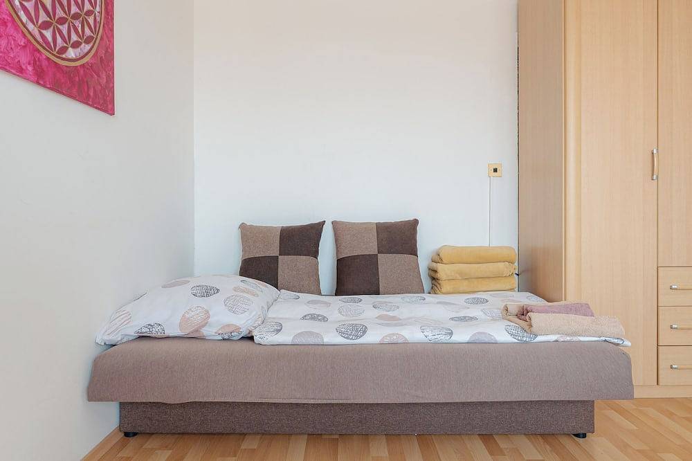 Appartement entier, Perfect for Teams & Families: 3-Bedroom Flat, 7 Guests, Balcony, Close to Centre in Bratislava, Région de Bratislava