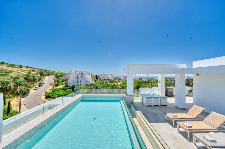 Ganze Wohnung, 2288 Luxury Penthouse with Private Rooftop Pool in Alcazaba Lagoon, Casares