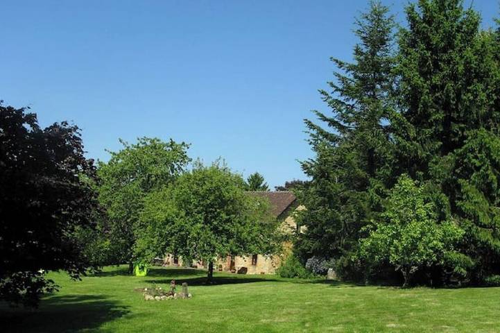 Gîte pour 8 personnes, avec terrasse et jardin, animaux acceptés à Saint-Martin-des-Pézerits