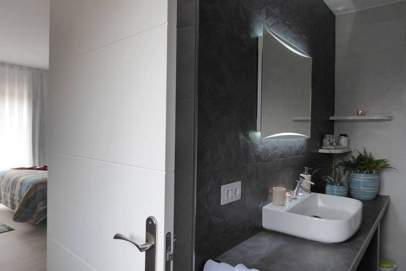 Ganze Wohnung, Gemütliche Wohnung mit Balkon, WiFi & Küche 800m vom Stadtzentrum in Soba, Cordillera Cantábrica