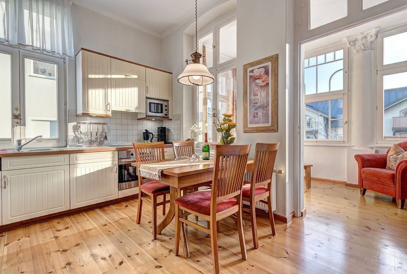 Appartement entier, Villa Ahlbeck, Whg. Warnemünde mit Sauna, Wlan & nur 50 m zum Strand in Drei Kaiserbäder, Heringsdorf