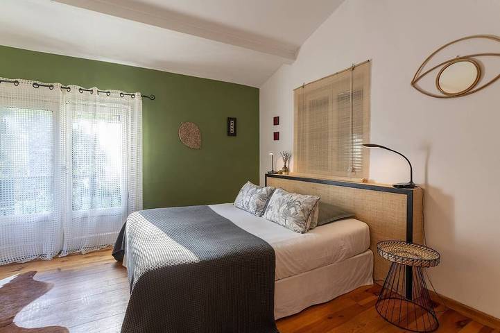 Gîte pour 3 personnes, avec Terrasse ainsi que Jardin et Piscine à Saint-Rémy-de-Provence