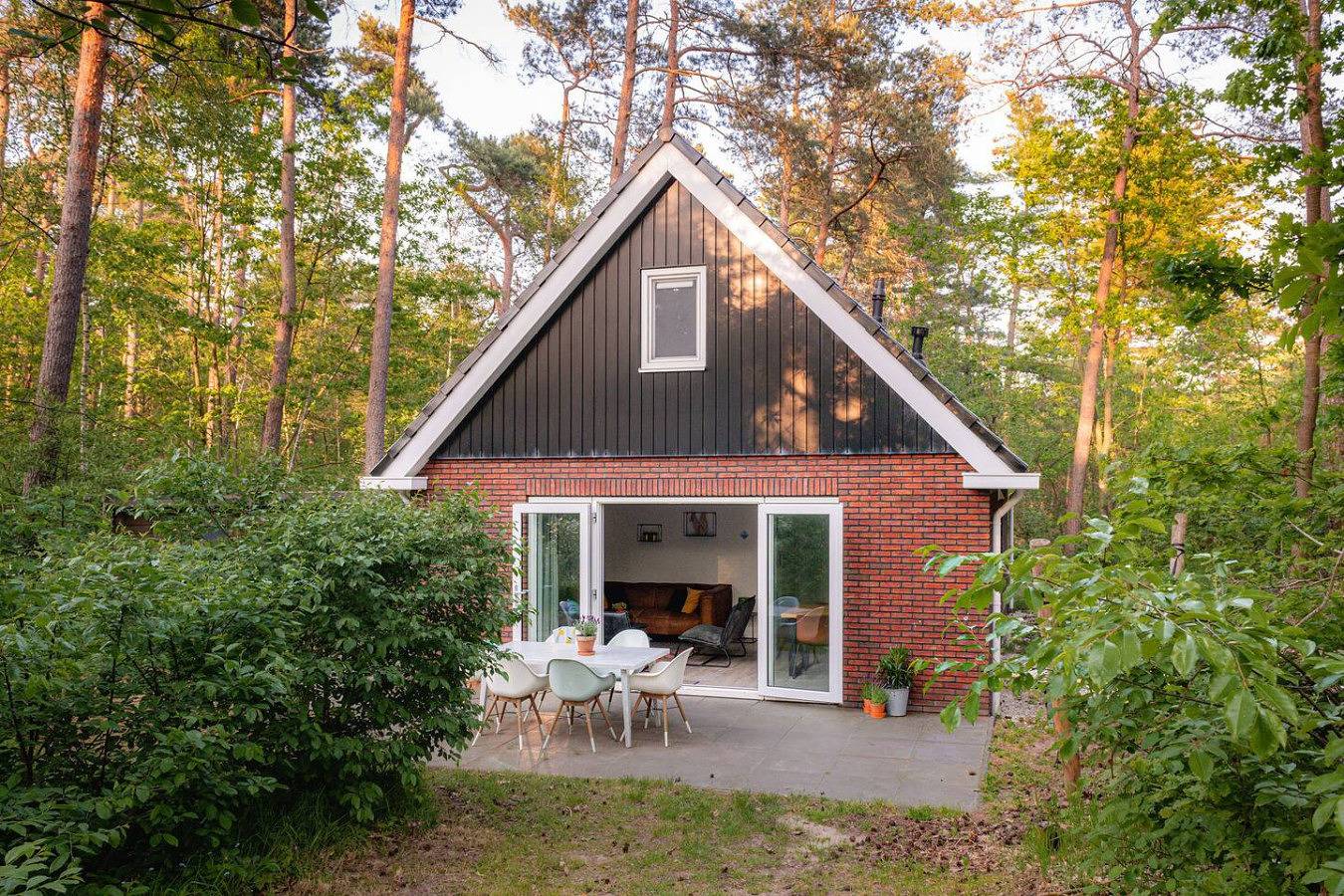 Grove Den I Heerlijk vakantiehuis met bosrijke tuin in Nunspeet, Veluwe