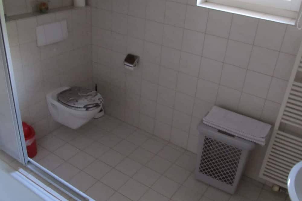 Ganze Wohnung, Gemütliche Zwei- Zimmer- Wohnung mit eigenem Eingang und Südterrasse. in Schopfheim, Südschwarzwald