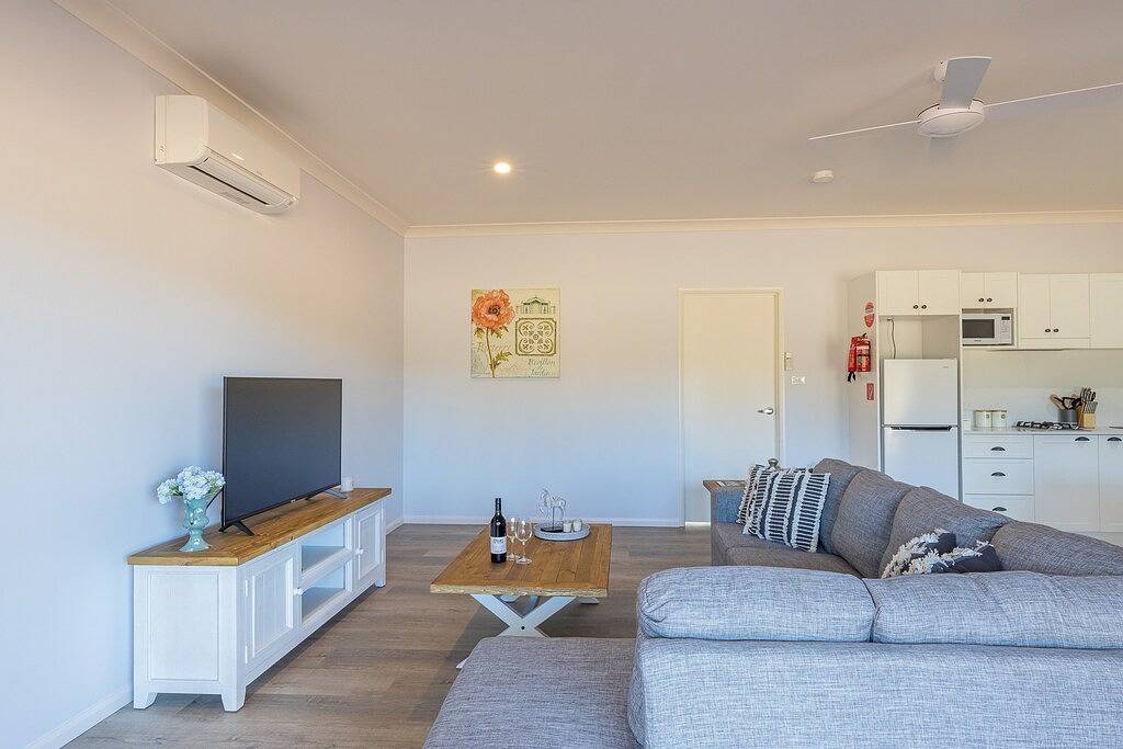 Spa Cottage, overlooking vineyard in Pokolbin, Hunter Valley