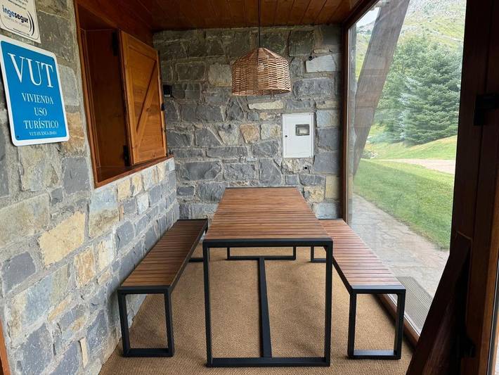 Location de vacances pour 9 personnes, avec vue ainsi que jardin et piscine dans Formigal - 2