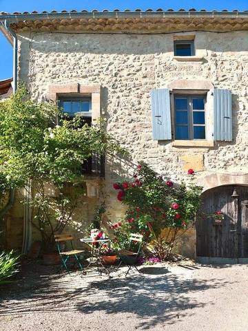 Chambre d’hôte pour 2 personnes, avec vue ainsi que terrasse et jardin à Barjac