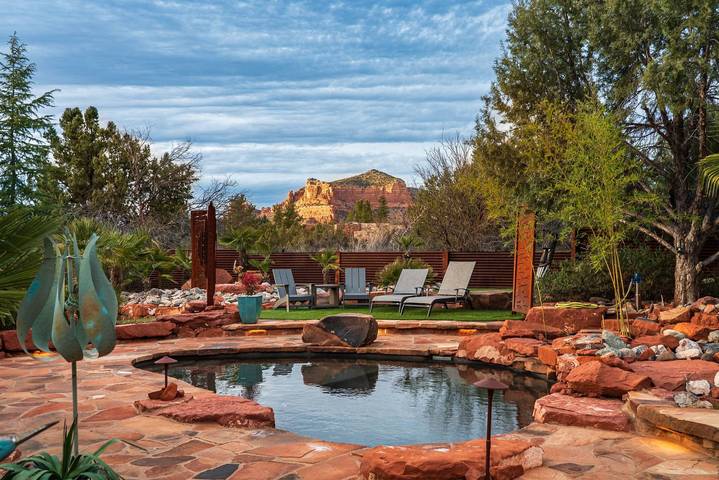 Vacation rental for 2 people, with pool in Oak Creek Canyon