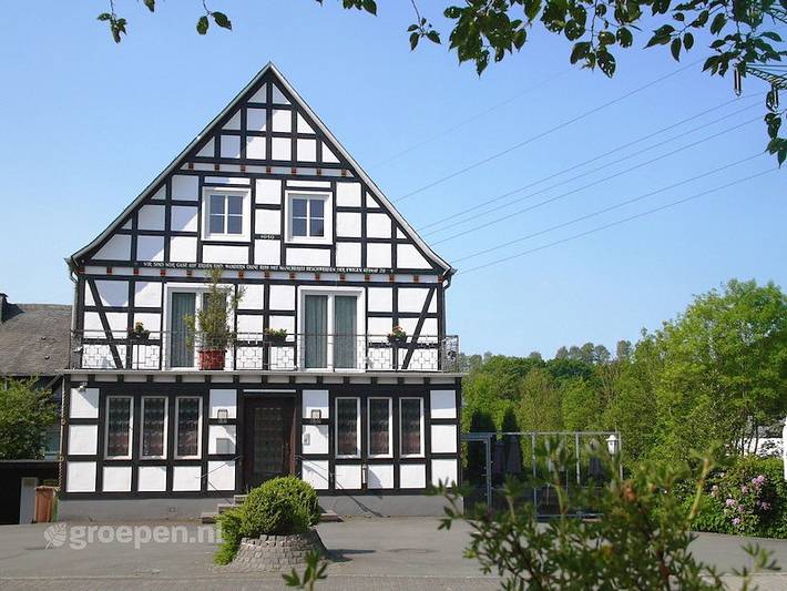 Ferienhaus für 30 Personen, mit Balkon/Terrasse und Terrasse in Schmallenberg