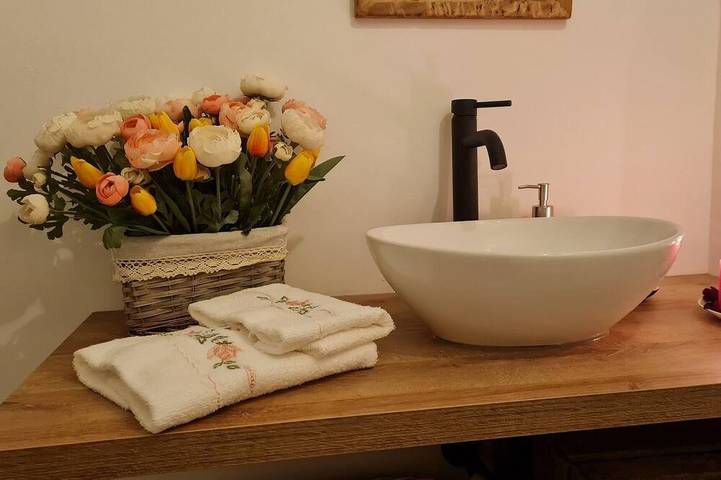 B&B Casa Delle Rondini dove trovi silenzio e il piacere delle cose semplici in Scandolara Ravara, Provincia di Cremona