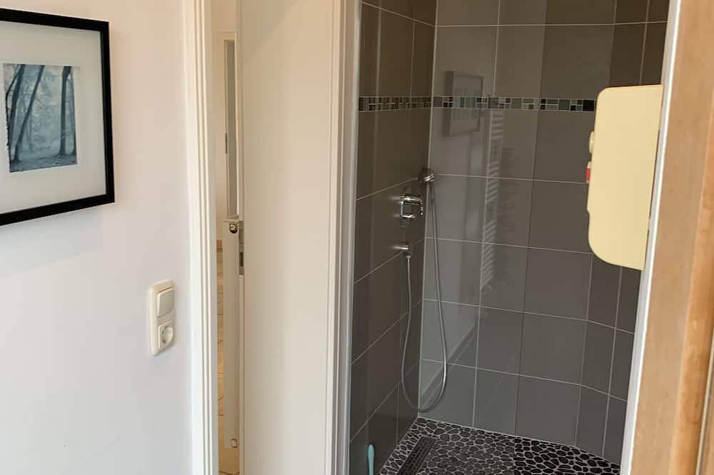 Fischerhus mit Boot, Sauna und Kamin direkt am See in Bad Kleinen, Nordwestmecklenburg (Wismar und Umgebung)