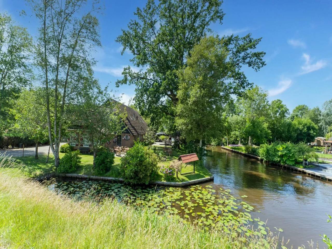 Groepsboerderij aan het water in Giethoorn in Giethoorn, Nationaal Park Weerribben-Wieden