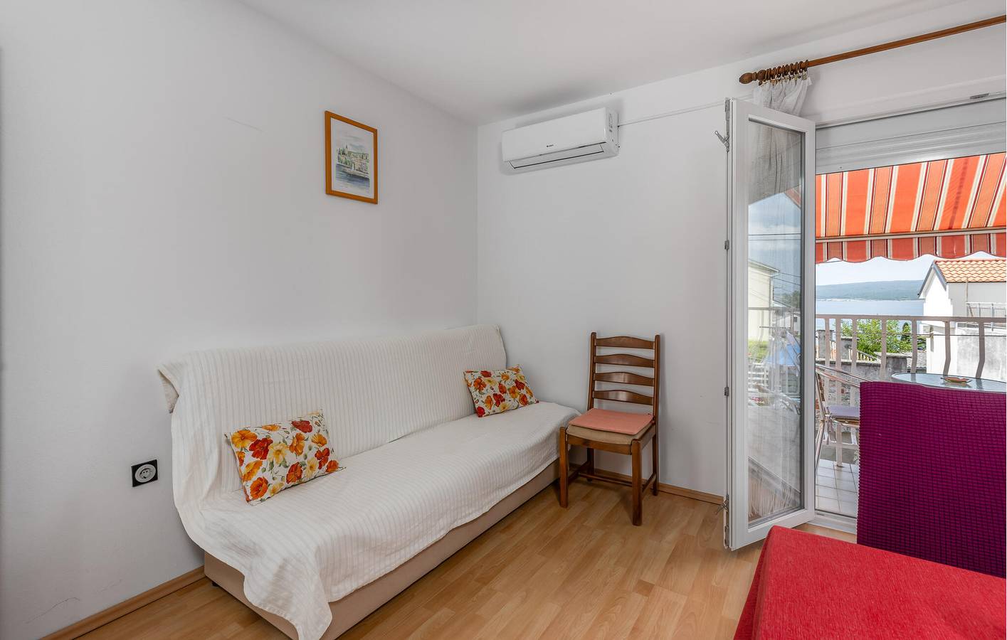Ganze Ferienwohnung, Charmantes Apartment mit WLAN und Terrasse, 2 km vom Strand entfernt in Selce, Primorje-Gorski Kotar