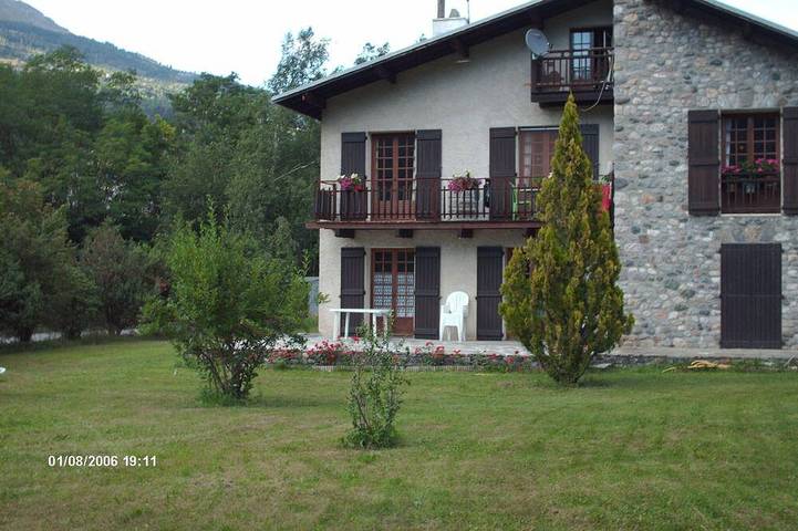 Gîte pour 4 personnes, avec Terrasse et Jardin à Saint-Martin-de-Queyrières