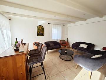 Gîte pour 10 personnes, avec terrasse à Plougoulm