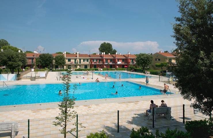 Ferienhaus für 6 Personen, mit Garten und Pool, kinderfreundlich in Bibione