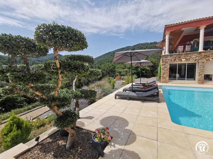 Gîte pour 5 personnes, avec Terrasse ainsi que Jardin et Piscine à Olargues