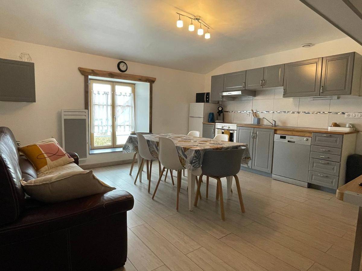 Gîte L'entre 2, 7personnes à Colombey proche de Nigloland in Colombey-les-Deux-Églises, Haute-Marne