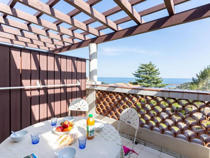 Gîte pour 6 personnes, avec jardin ainsi que terrasse et piscine dans Plage Camp Long - 3