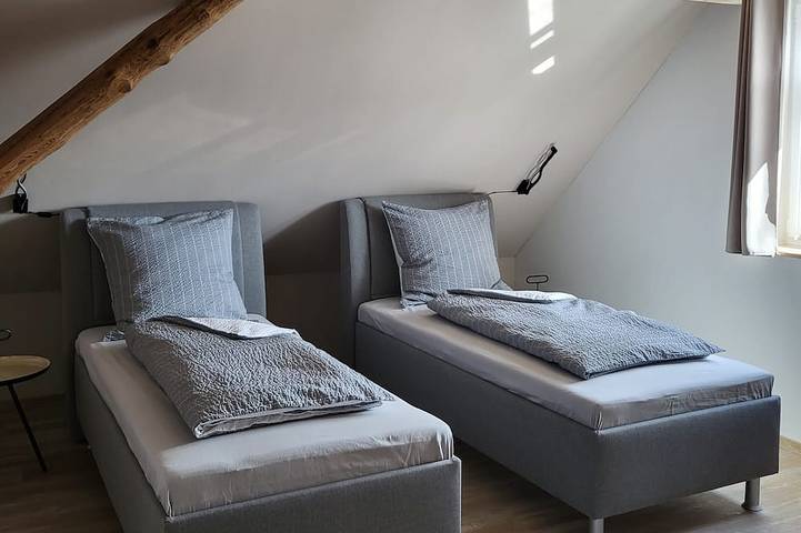 Ganze Wohnung, Ferienwohnung 2 mit Balkon und Whirlwanne in Feuchtwangen, Romantische Straße