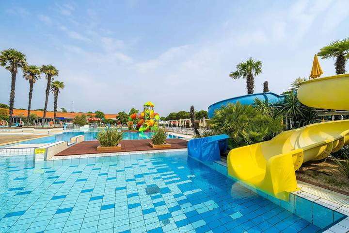 Casa mobile per 6 persone, con terrazza e piscina a Eraclea Mare