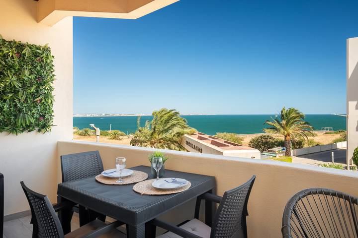 Gîte pour 5 personnes, avec Vue sur l’océan et Balcon ainsi que Jardin et Bassin pour enfant à Lagos