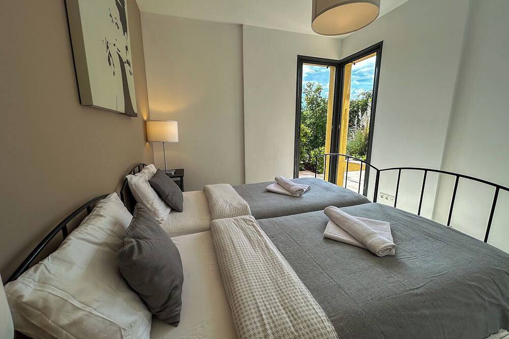 Modern villa in calm private domain with pool near St-Paul de Vence in Saint-Paul-de-Vence, Cannes region