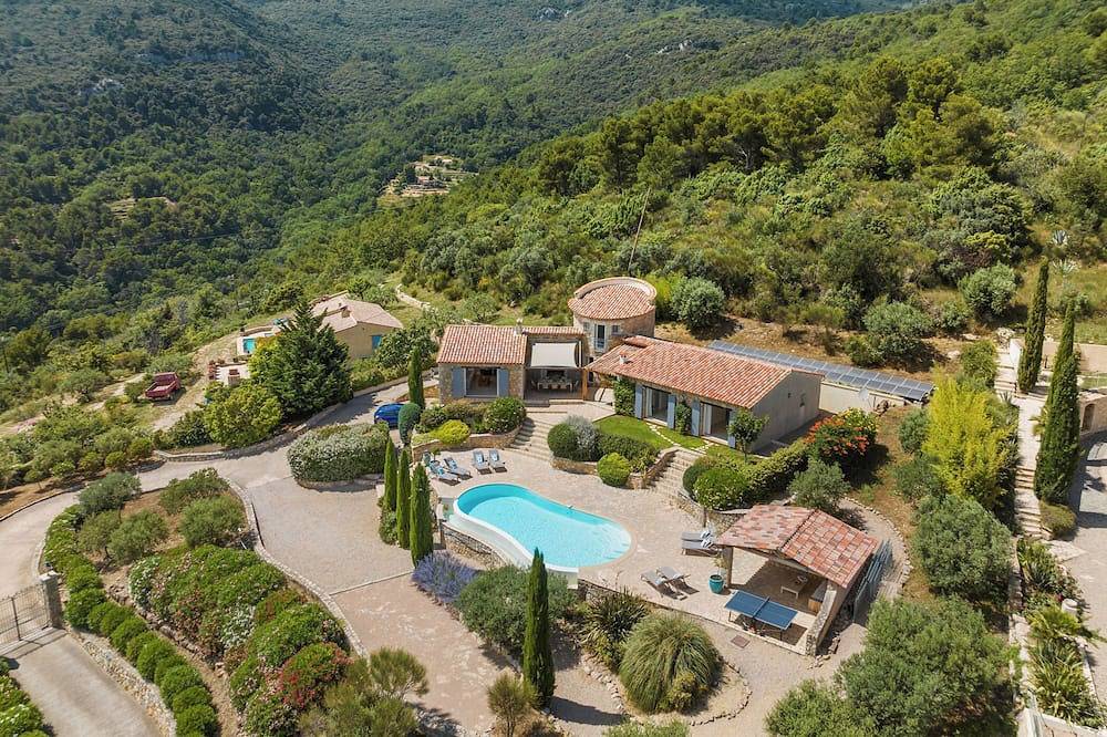 Villa La Genestière - family oasis and golfer's dream with infinity pool in Seillans, Region de Draguignan