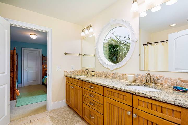 Vacation rental for 12 people, with balcony in Holden Beach