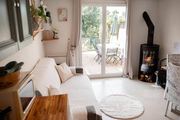 Location de vacances pour 6 personnes, avec vue ainsi que jardin et piscine à Saint-Vallier-de-Thiey