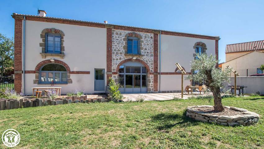 Gîte pour 5 personnes, avec Terrasse ainsi que Jardin et Vue à Montpeyroux (Puy-de-Dôme)