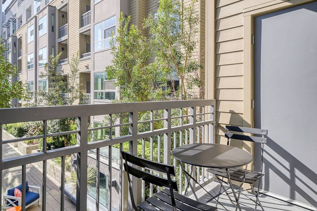 Ganze Wohnung, Lovely Redwood City 2Br w/ Gym & Tennis Court, walk to Wf, by Blueground in Redwood City, Silicon Valley