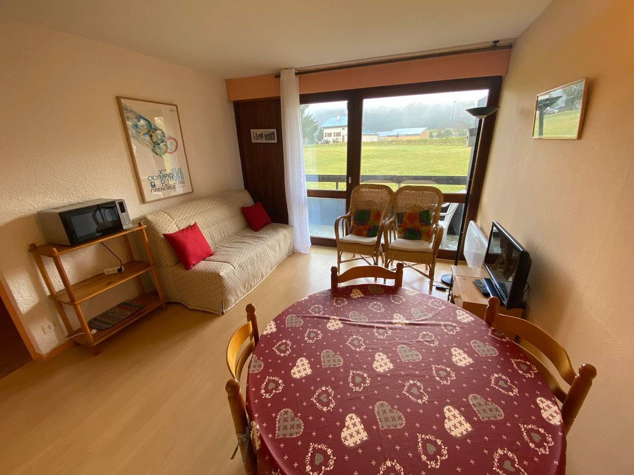 Appartement entier, Autrans: Appartement cosy, proche pistes, balcon & parking, 3 pers in Autrans-Méaudre-en-Vercors, Parc naturel régional du Vercors