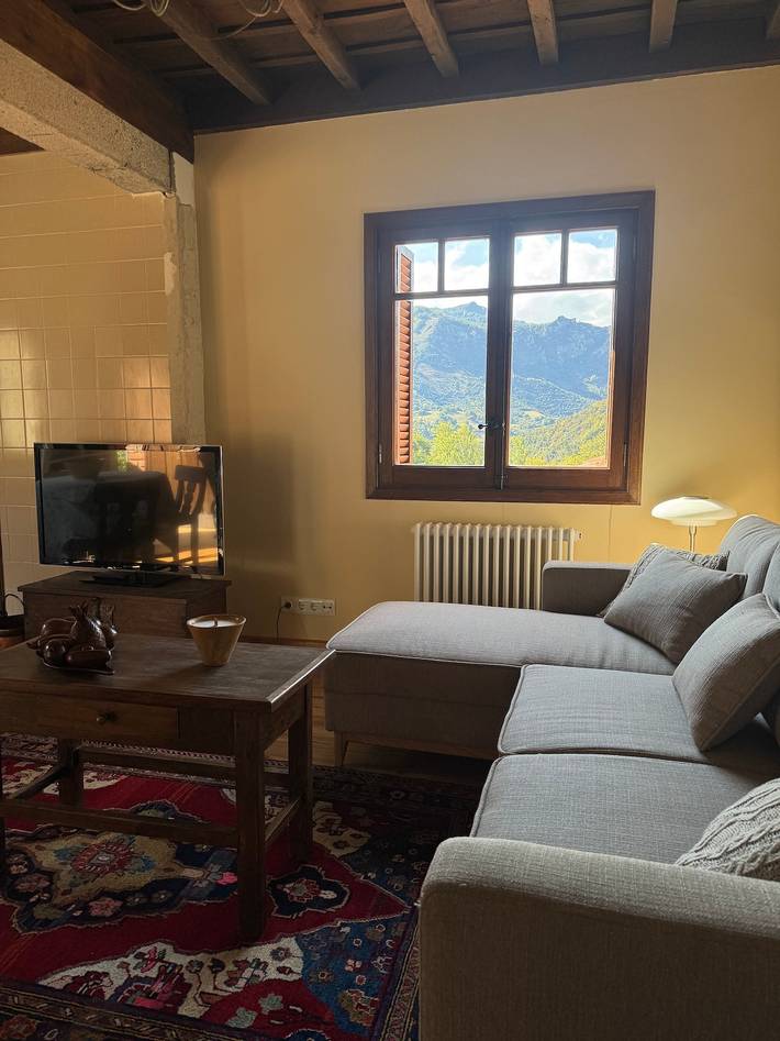 Hel lägenhet, Apartment 'Casa Modesto' with Mountain View, Private Terrace and Shared Garden in Camaleño, Kantabriska Bergen