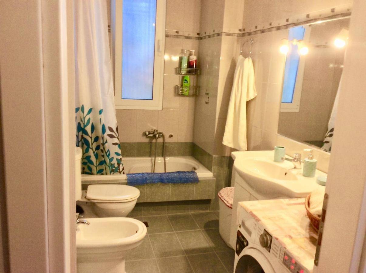 Family holidays, near Athens, airport, port and sea in Artemi, Côte est de la région de l'Attique