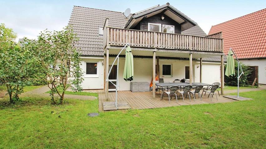 Ferienhaus für 14 Personen, mit Terrasse und Sauna in Mirow