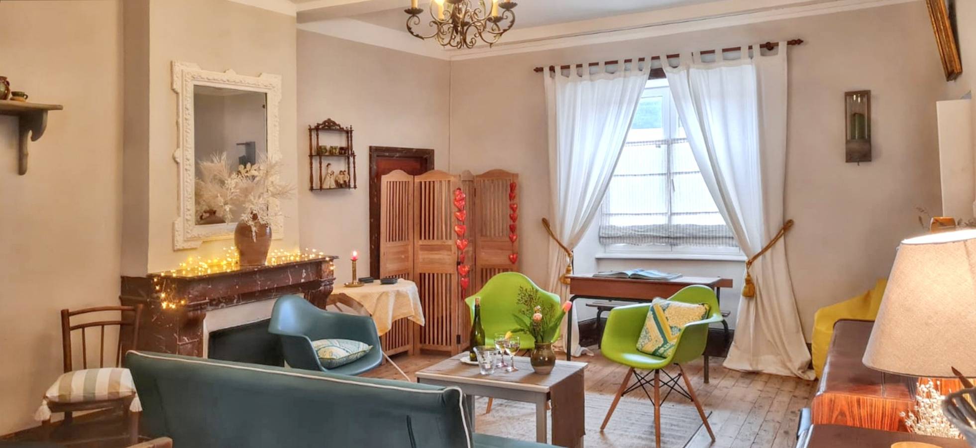 Charmantes Haus in Mauzun mit Garten und Blumenpatio in Mauzun, Regionaler Naturpark Livradois-Forez