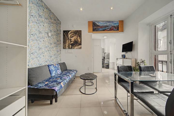Entire apartment, Central Seville Apartment with Terrace, Balconies, and Prime Location in Casco Antiguo, Sevilla