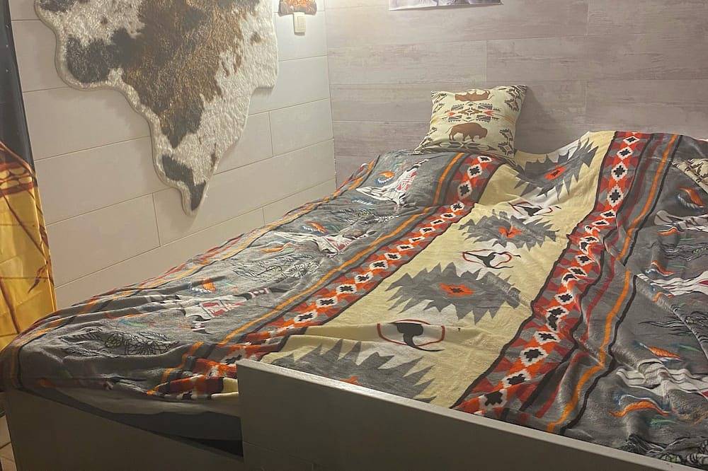 Ganze Wohnung, Valdorado Prison bed in Walcourt, Region Namur
