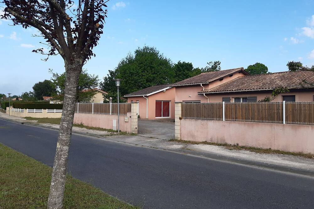 Entire apartment, Private studio at the gateway to the Bay of Arcachon in Le Barp, Arcachon region