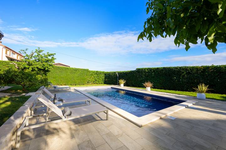 Villa pour 4 personnes, avec piscine ainsi que jardin et terrasse à Barbariga - 3