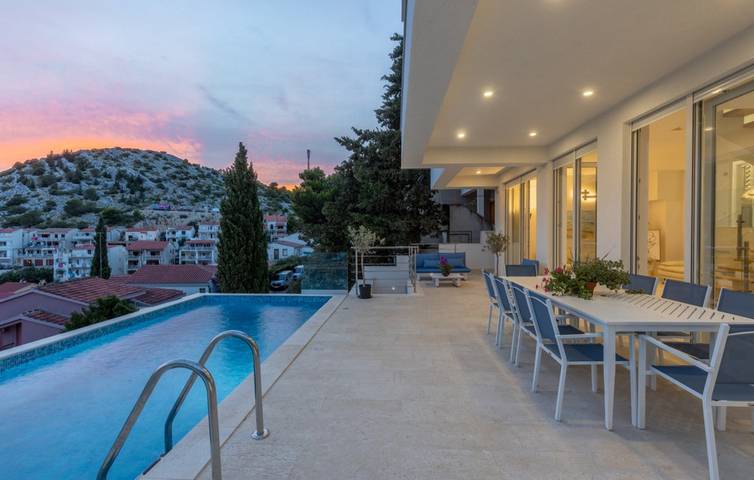 Villa für 10 Personen, mit Pool und Garten sowie Meerblick in Drage - 2