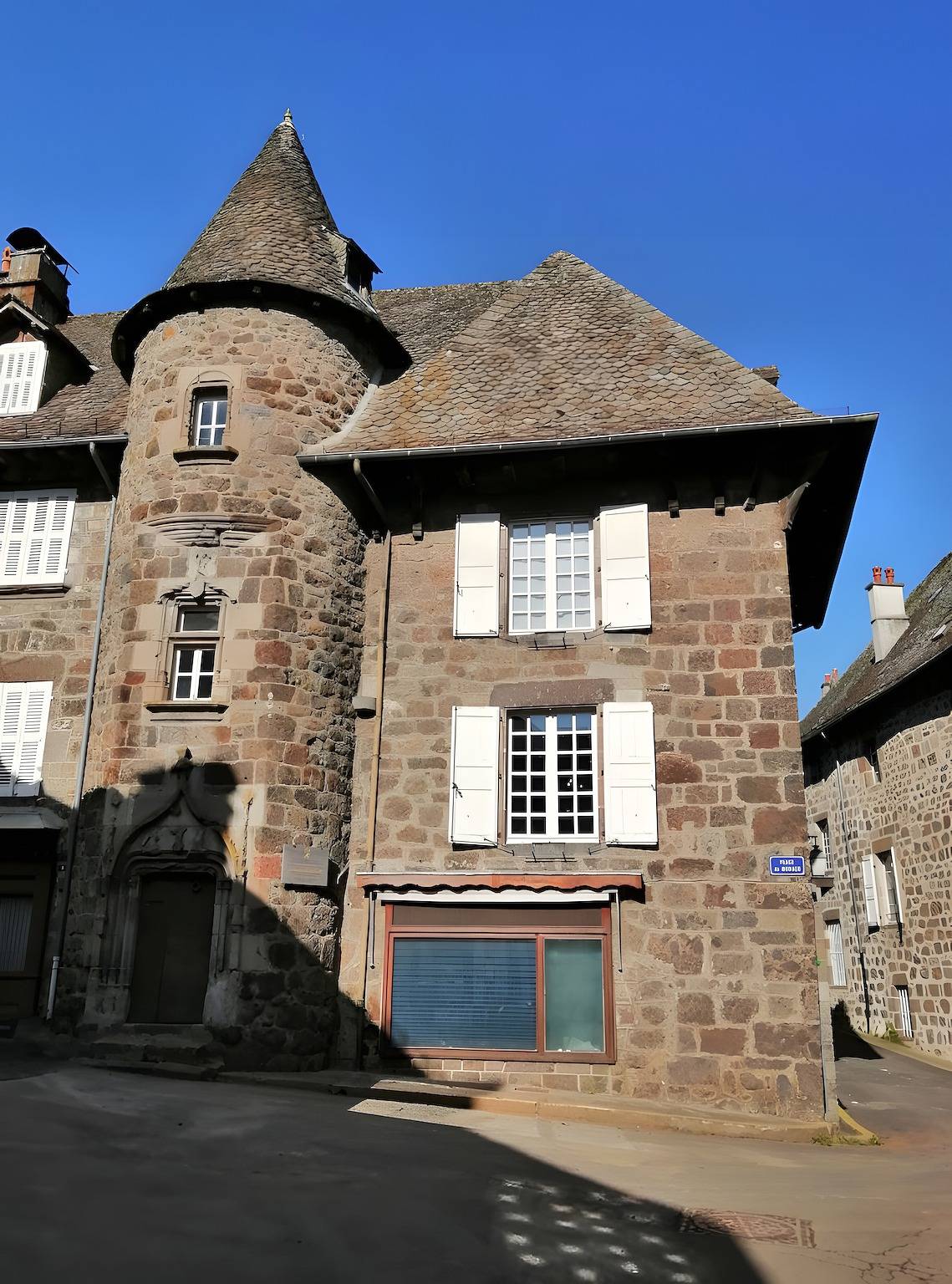 Duplex de la maison dite des princes de monaco in Vic-sur-Cère, Région d'Aurillac