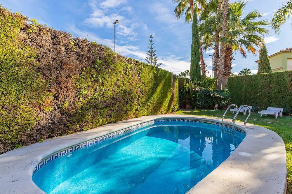 Oliva: Villa pool, private garden, Wifi and Tv Sat in Oliva Nova Golf in Oliva, Costa Blanca