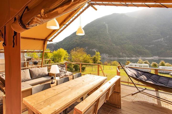 Glamping per 4 persone, con Terrazza e Giardino nonché Vista lago e Panorama sulle Dolomiti