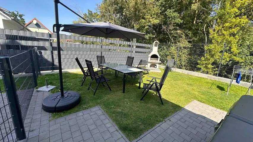 Ferienhaus für 8 Personen, mit Terrasse und Whirlpool sowie Garten und Pool in Mecklenburgische Seenplatte - 2