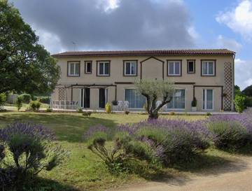 Chambre d’hôte pour 2 personnes, avec terrasse ainsi que jardin et vue dans le Lot