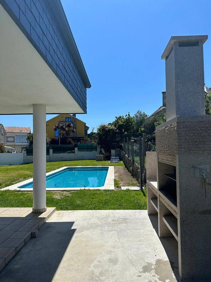 Chalet para 16 personas, con jardín y vistas además de piscina y terraza, Se admiten mascotas en Rias Baixas - 2