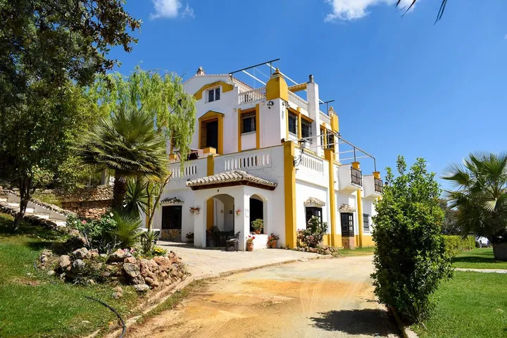 Casa de vacaciones para 20 personas, con vistas además de piscina y jardín - 1